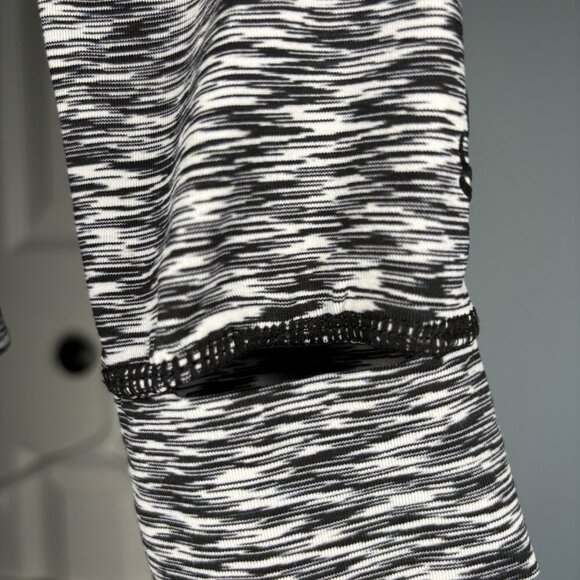 CUDDL DUDS Flex Fit V-Neck Base Layer Women S Black White Thumb Holes - Picture 4 of 5